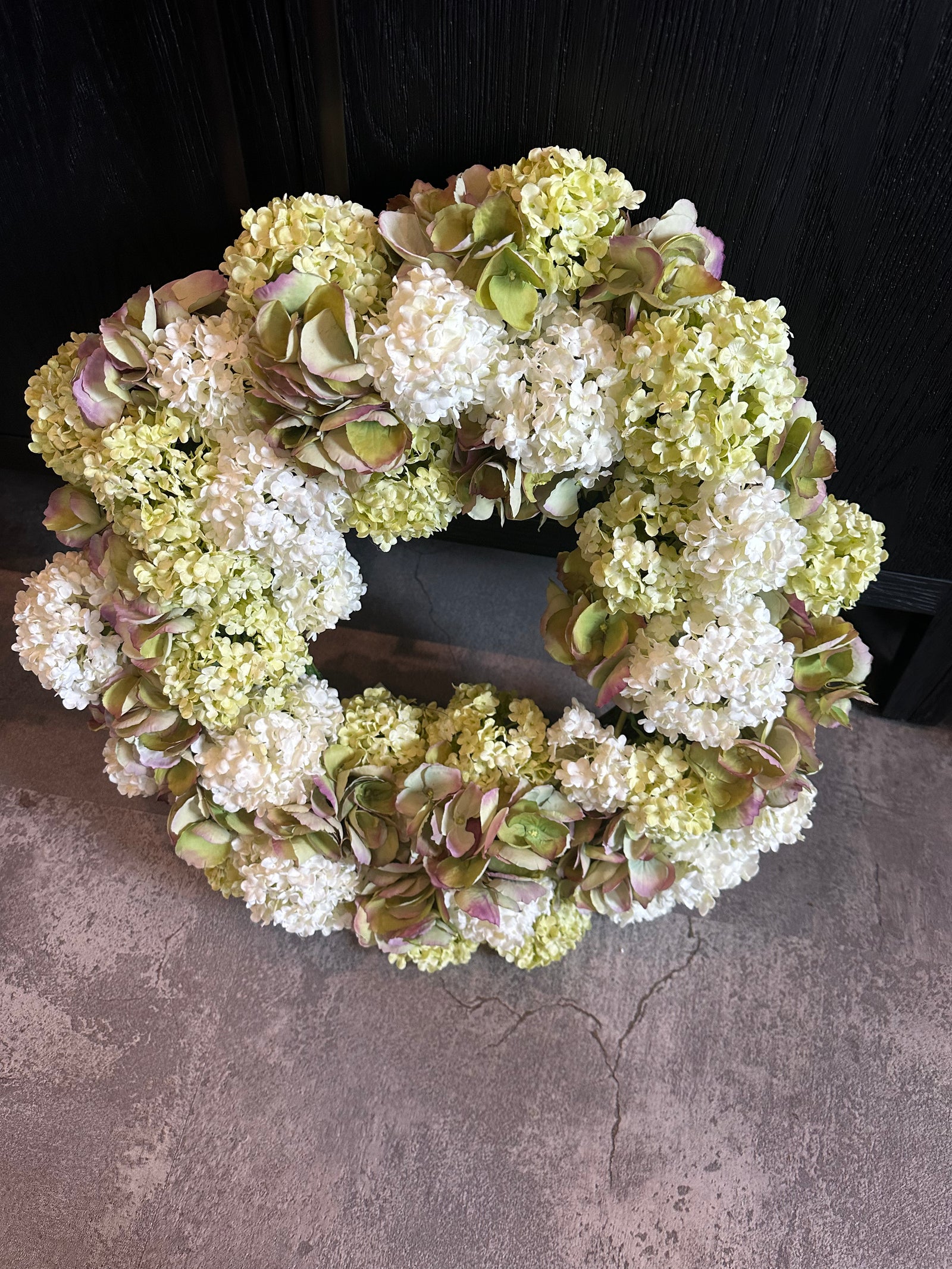 Snowball Wreath 24" White/Green