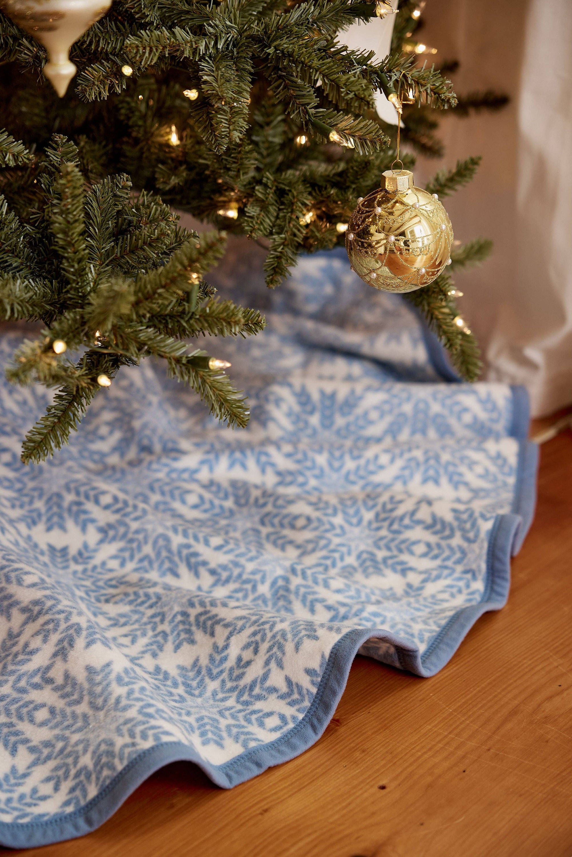 ChappyWrap - Nordic Frost Christmas Tree Skirt