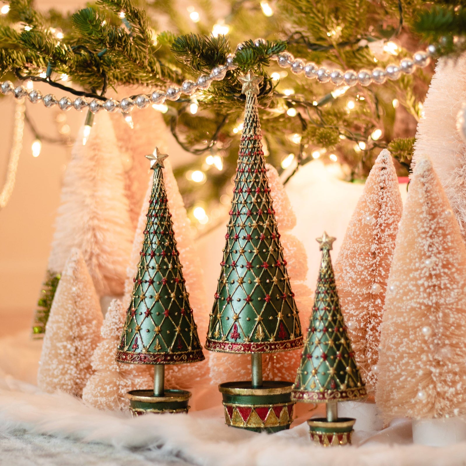 Fleur De Lis Tree w/Drum Base (Traditional Green)