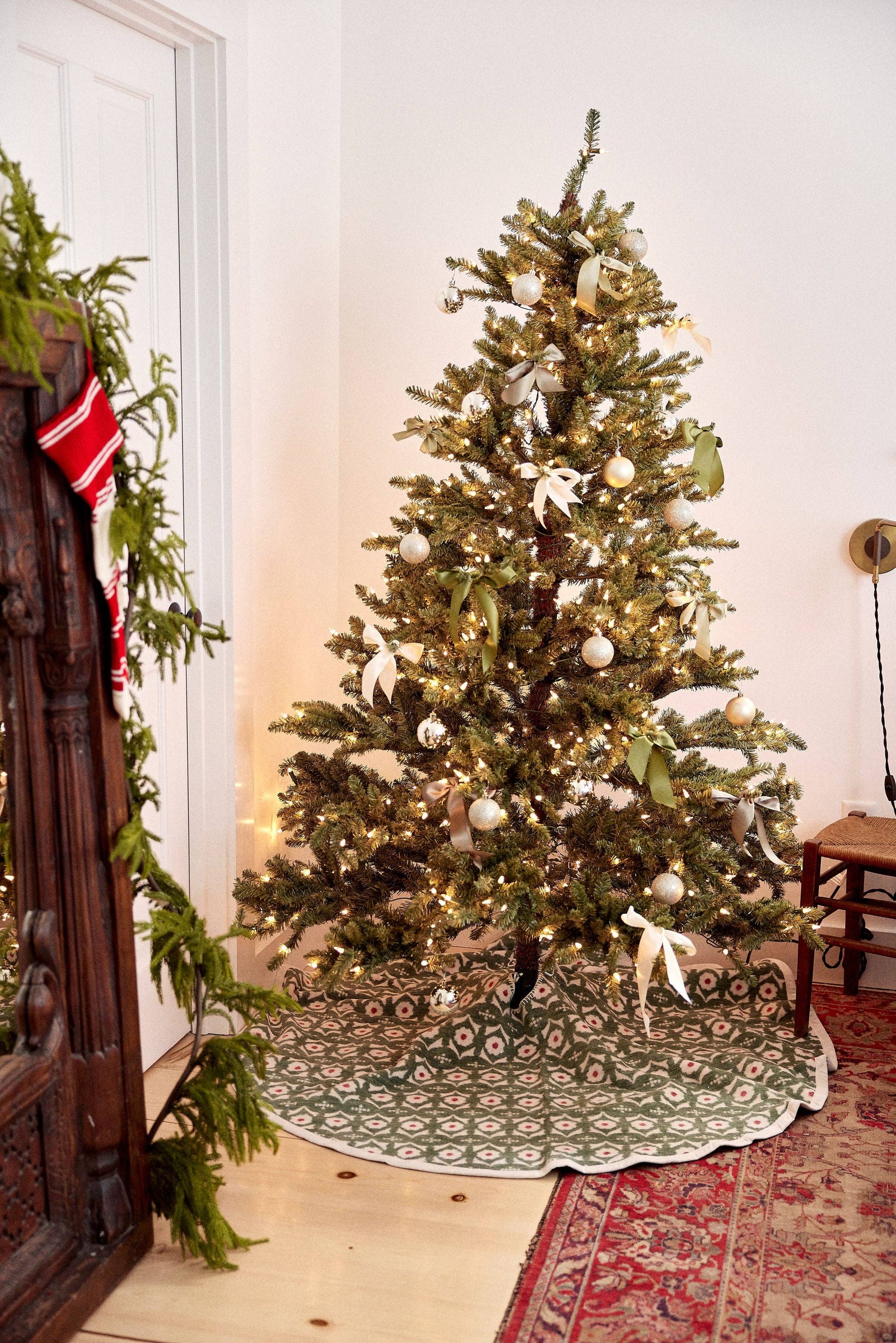 ChappyWrap - Frances Floral Christmas Tree Skirt