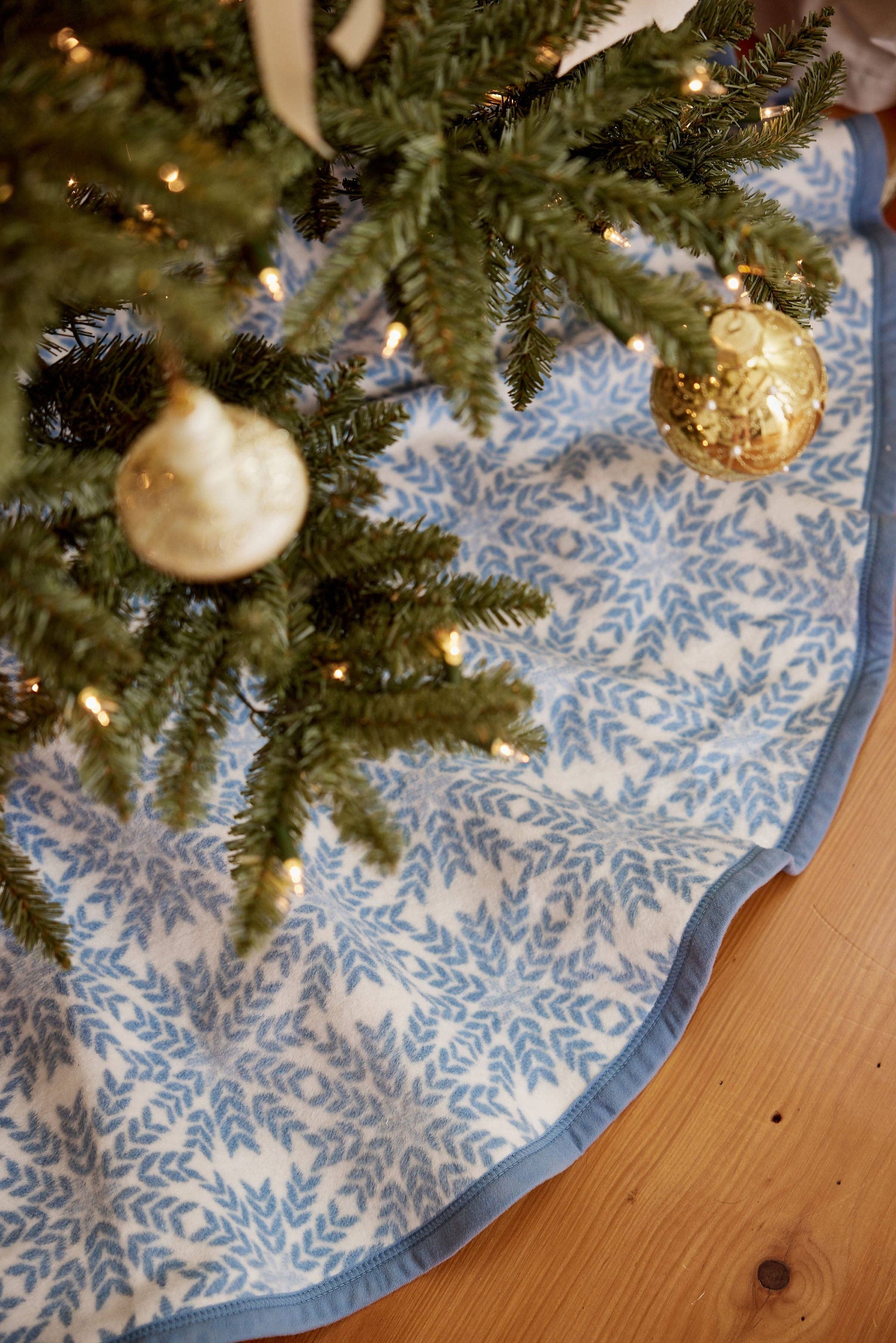 ChappyWrap - Nordic Frost Christmas Tree Skirt
