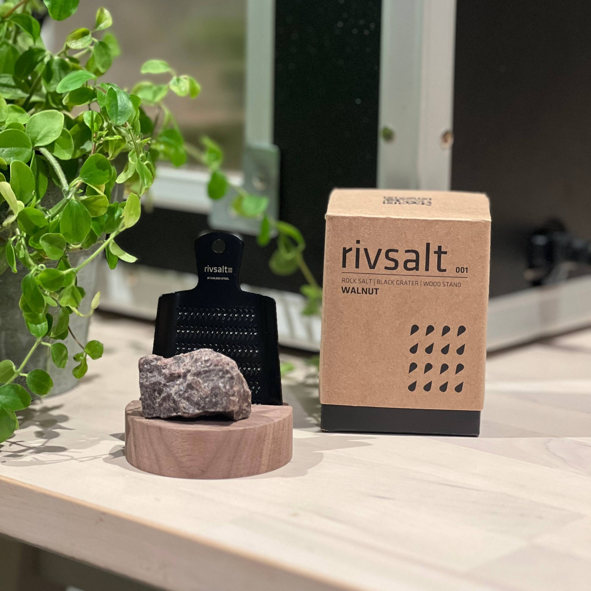 RIVSALT™ Walnut Salt Rock Gift Set