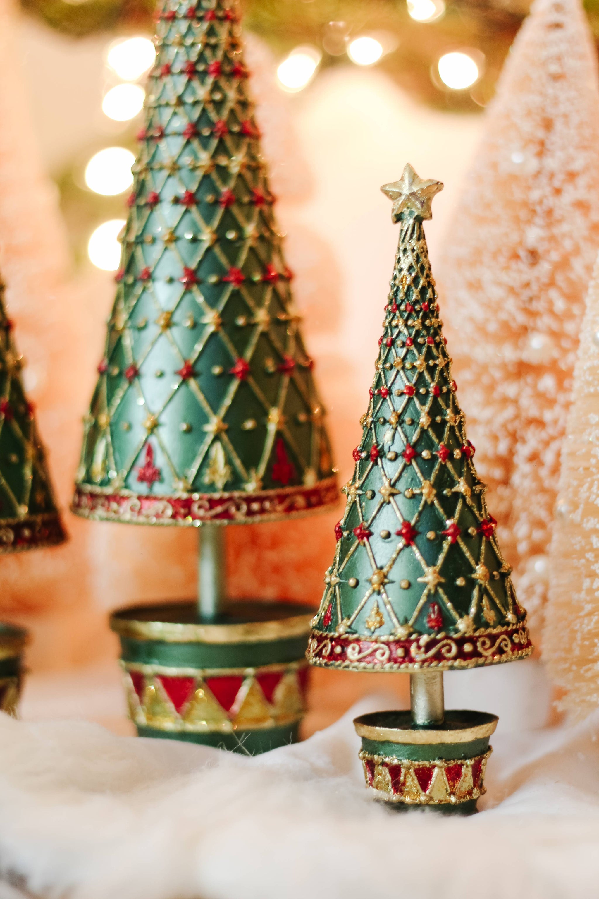 Fleur De Lis Tree w/Drum Base (Traditional Green)