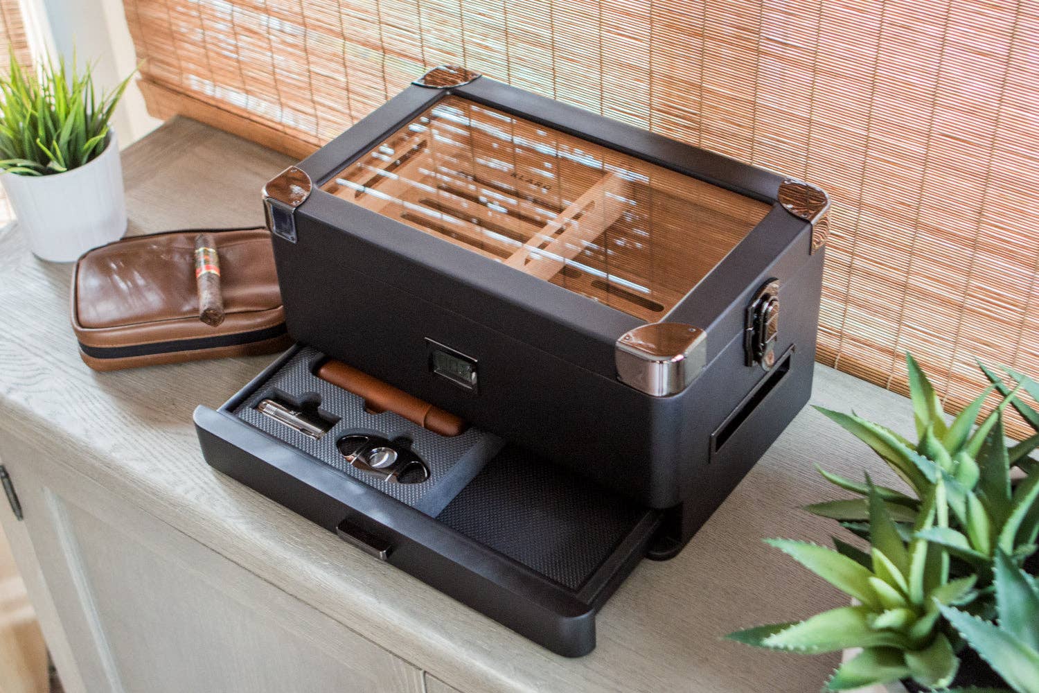 Case Elegance - Black Edition Military Humidor