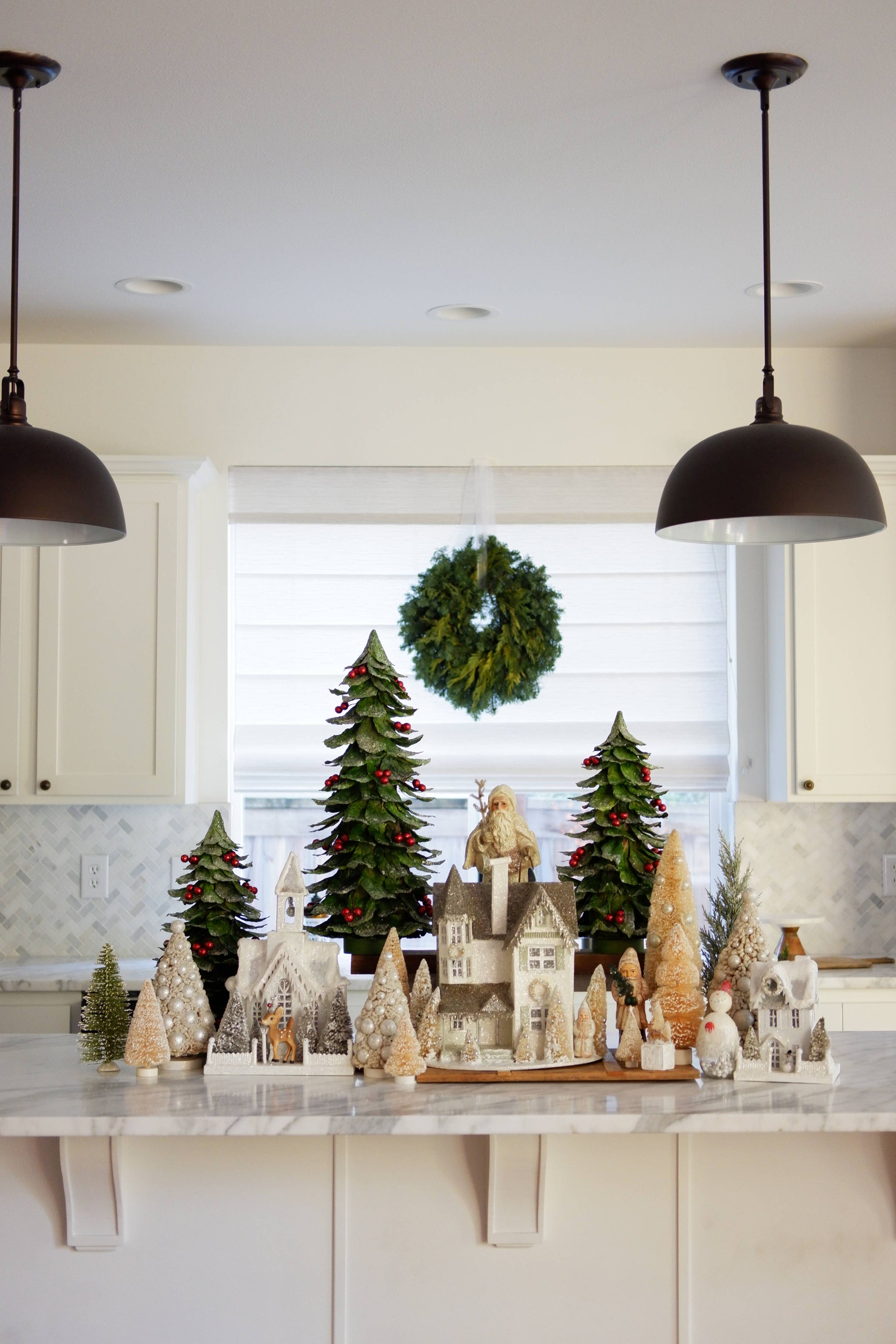 Flocked Leaf Cone Tree w/Berries (Green/Red)