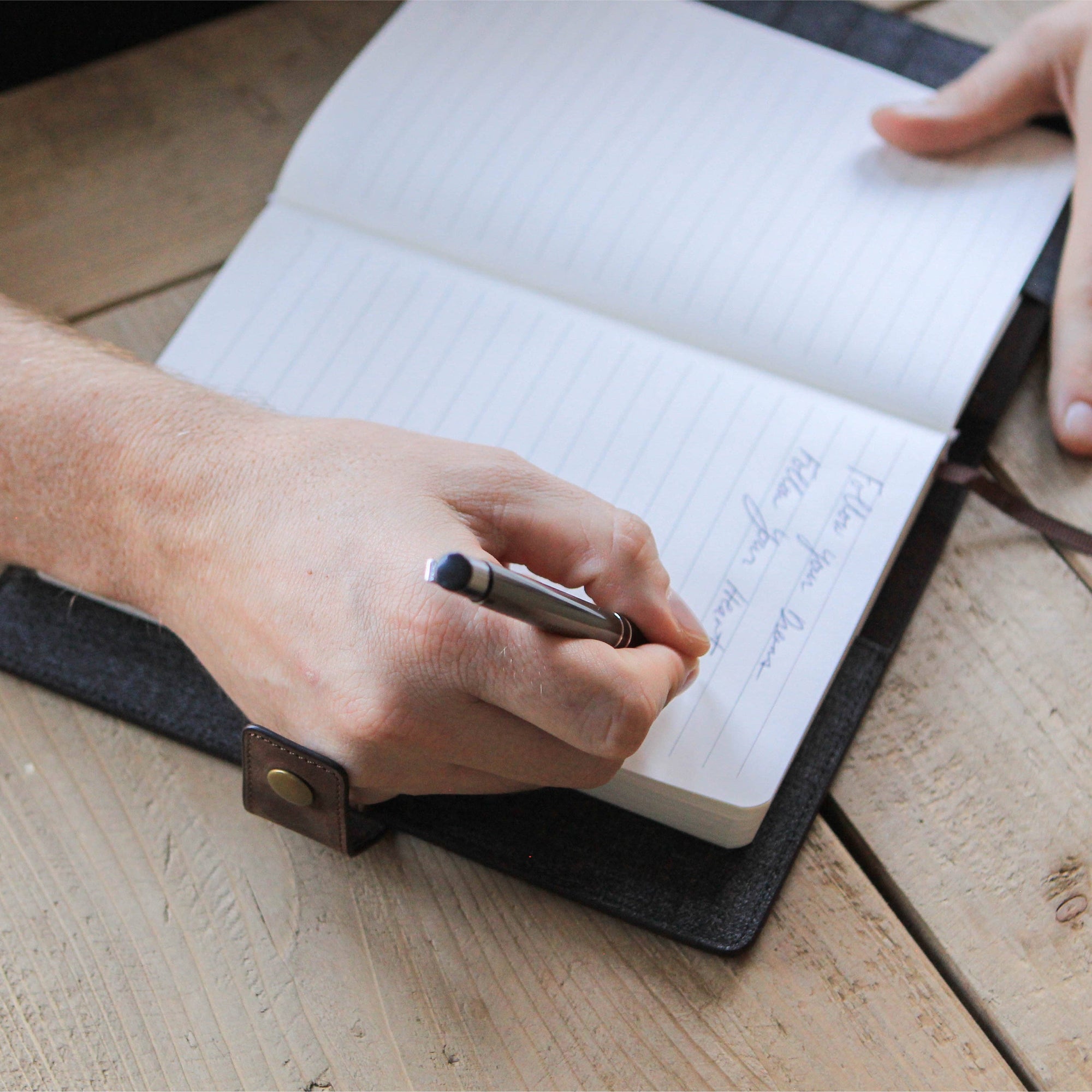 Case Elegance - Bucksaw Refillable Black Leather Journal