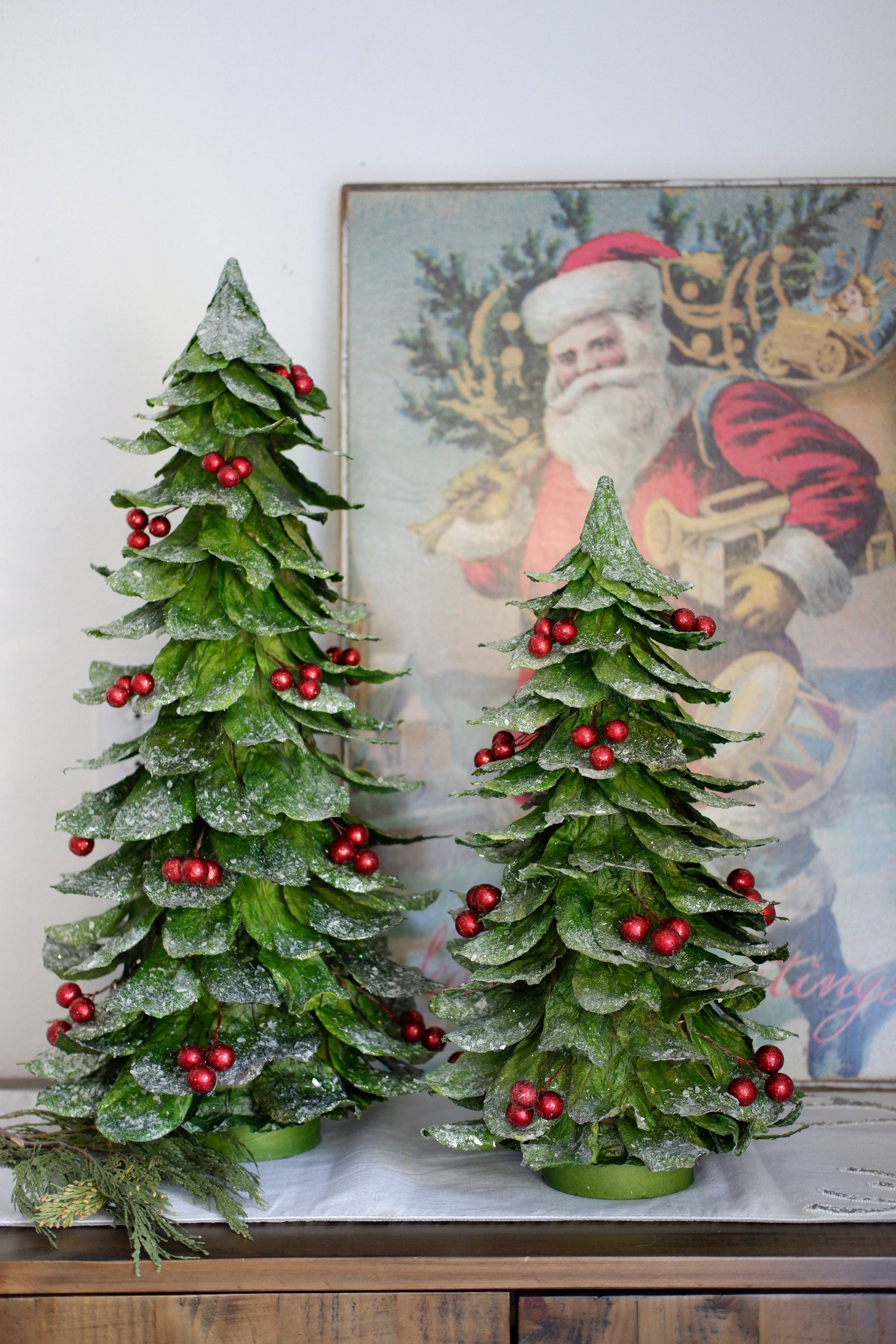 Flocked Leaf Cone Tree w/Berries (Green/Red)