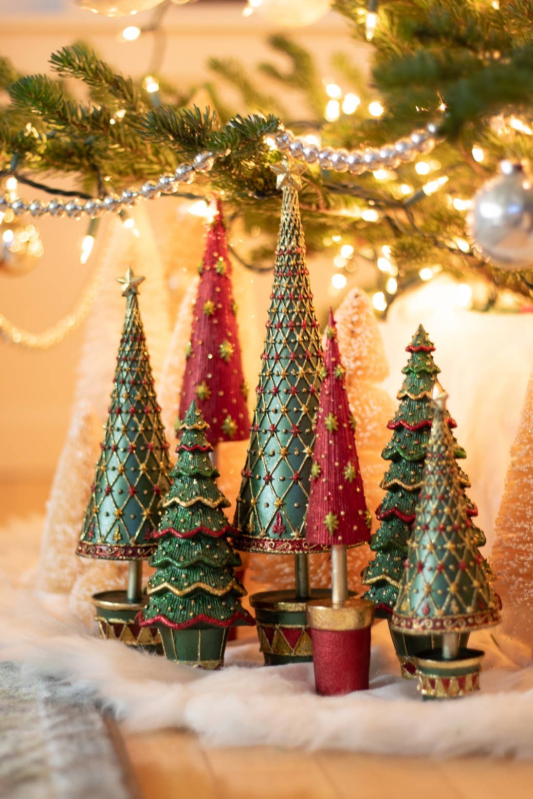 Fleur De Lis Tree w/Drum Base (Traditional Green)