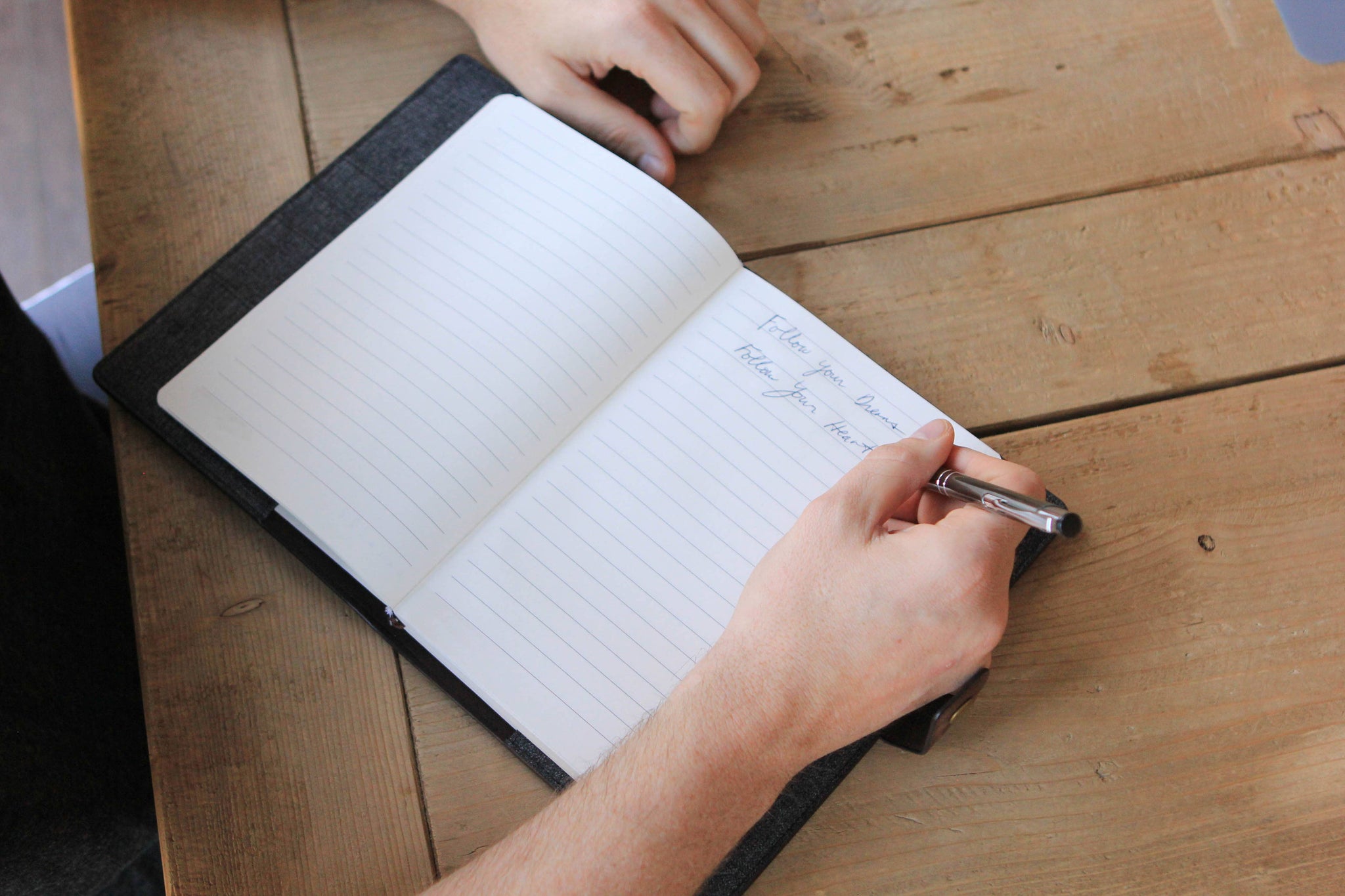 Case Elegance - Bucksaw Refillable Brown Leather Journal