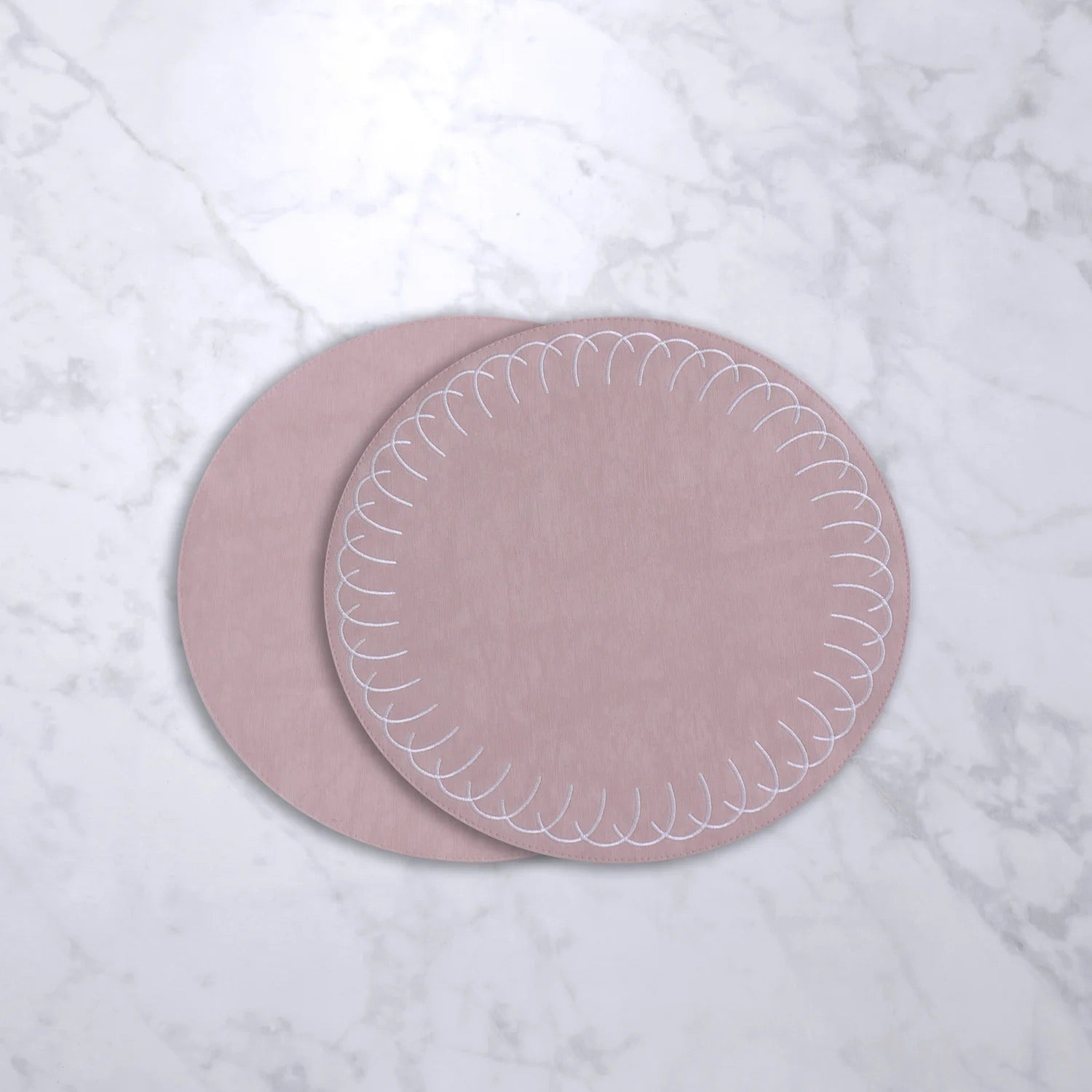 Vida Round Embroidered Dots 15.5" Round Placemat Set of 4 (Pink & Blue)