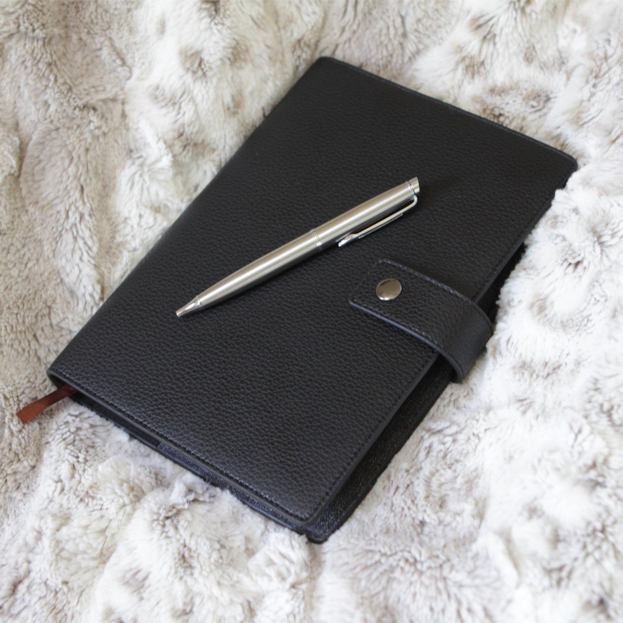 Case Elegance - Bucksaw Refillable Black Leather Journal