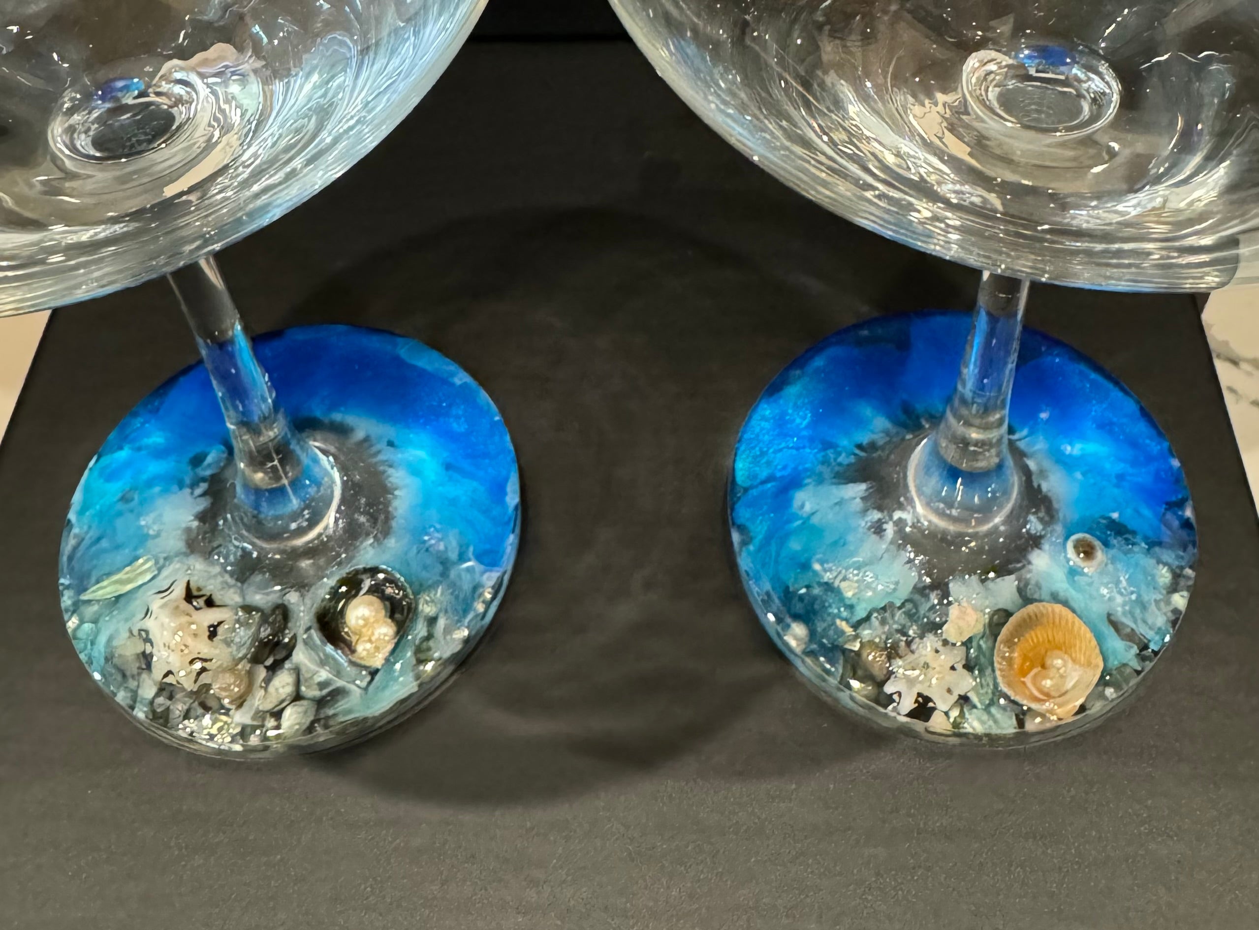 Balloon Red Wine Glass w/ Ocean Resin Base – Black Tie Beach