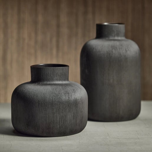 SUGI PORCELAIN VASE- BLACK