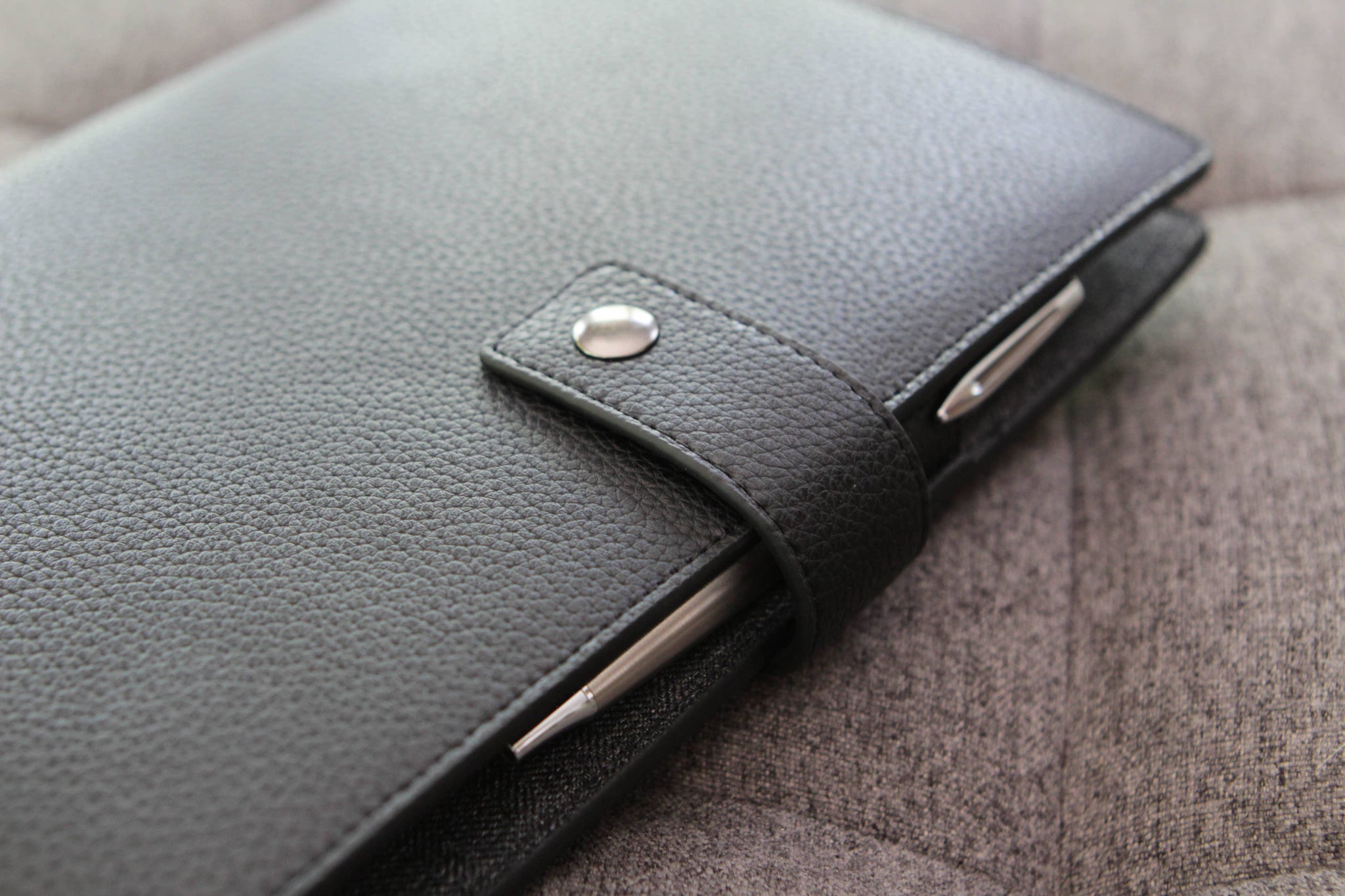 Case Elegance - Bucksaw Refillable Black Leather Journal
