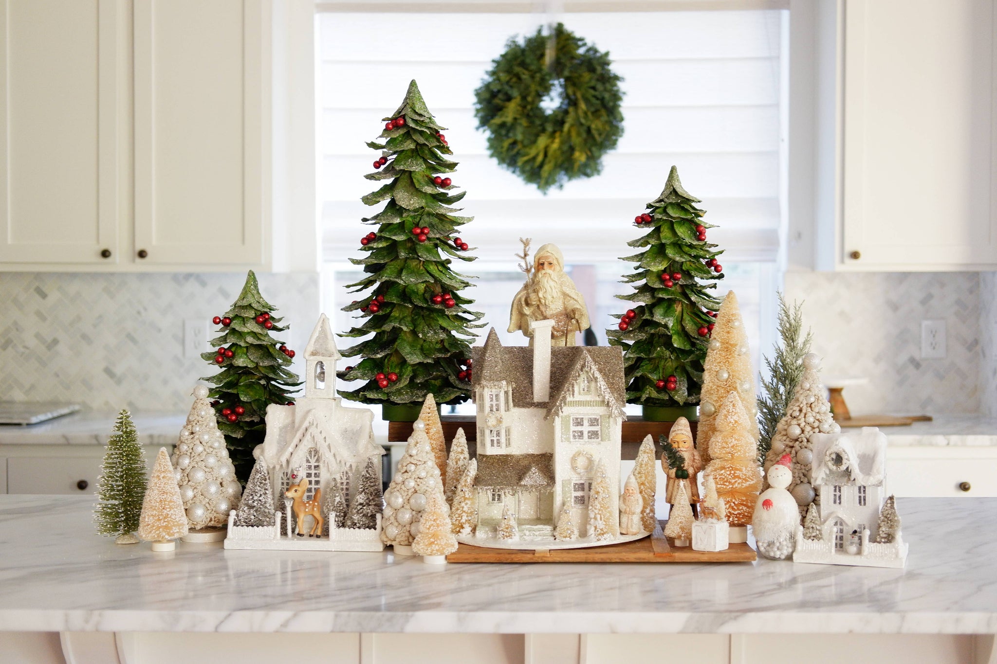 Flocked Leaf Cone Tree w/Berries (Green/Red)